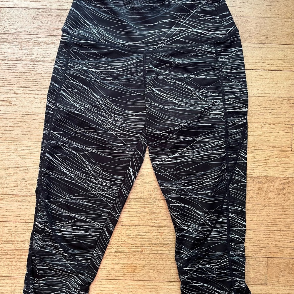 DSG Black and White Patterned Capris